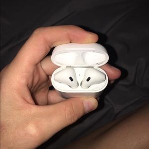 AirPods
